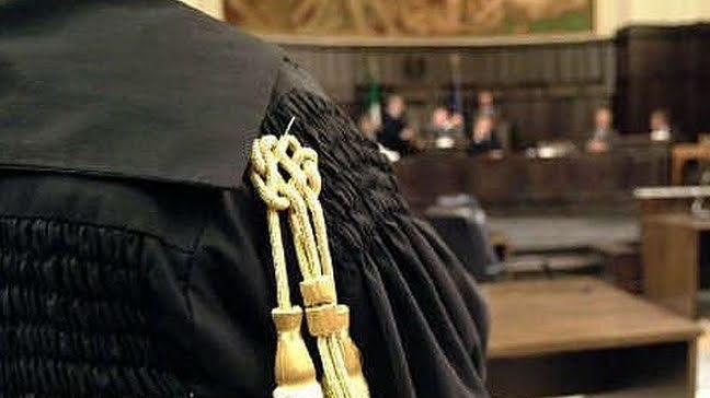 Avvocato indagato per truffa, bloccati i conti