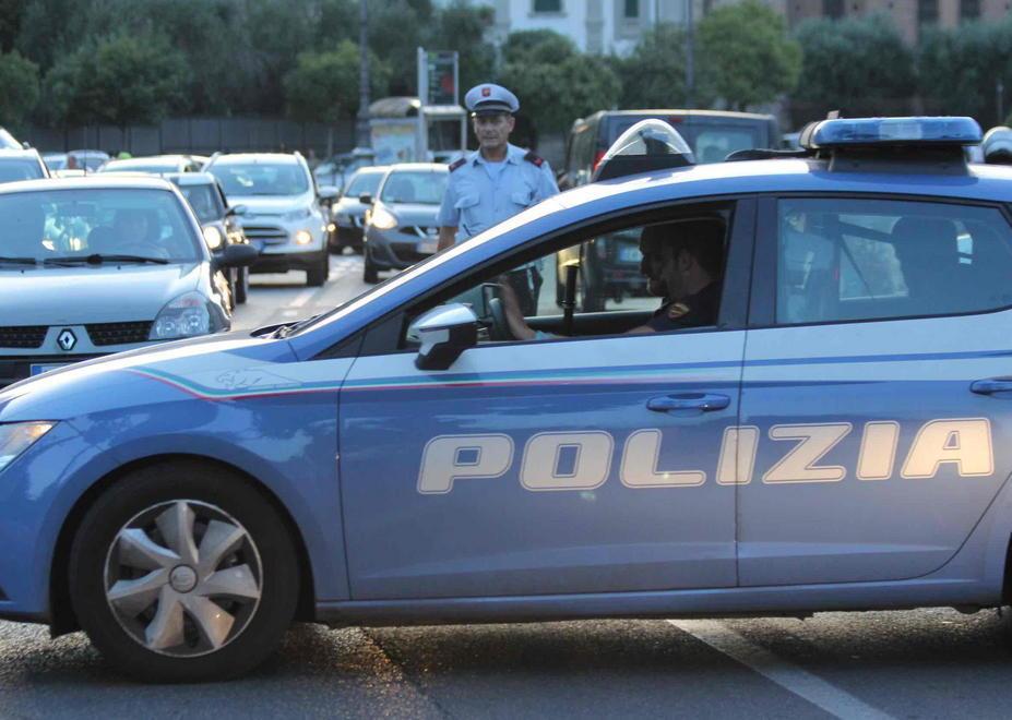 Presa a pugni mentre passeggia, l’aggressore viene riconosciuto ma è libero  