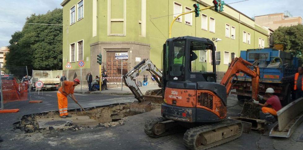 Sassari, Corso Trinità chiuso: si lavora giorno e notte 