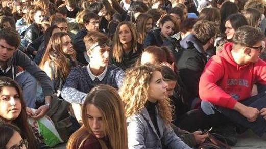 Mancano prof, sit-in pacifico