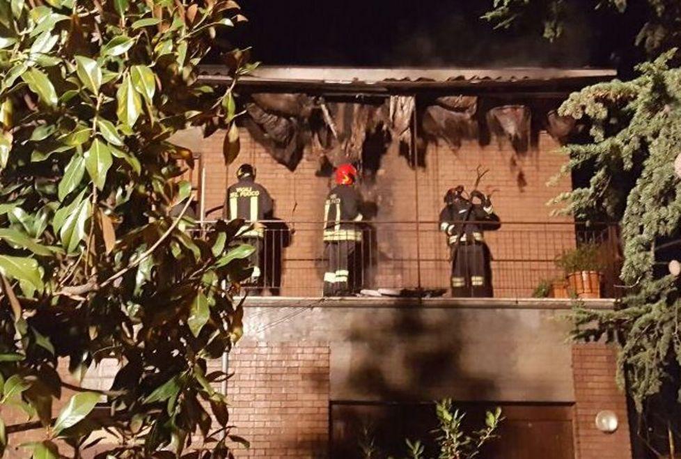Via Respighi, fiamme sulla terrazza
