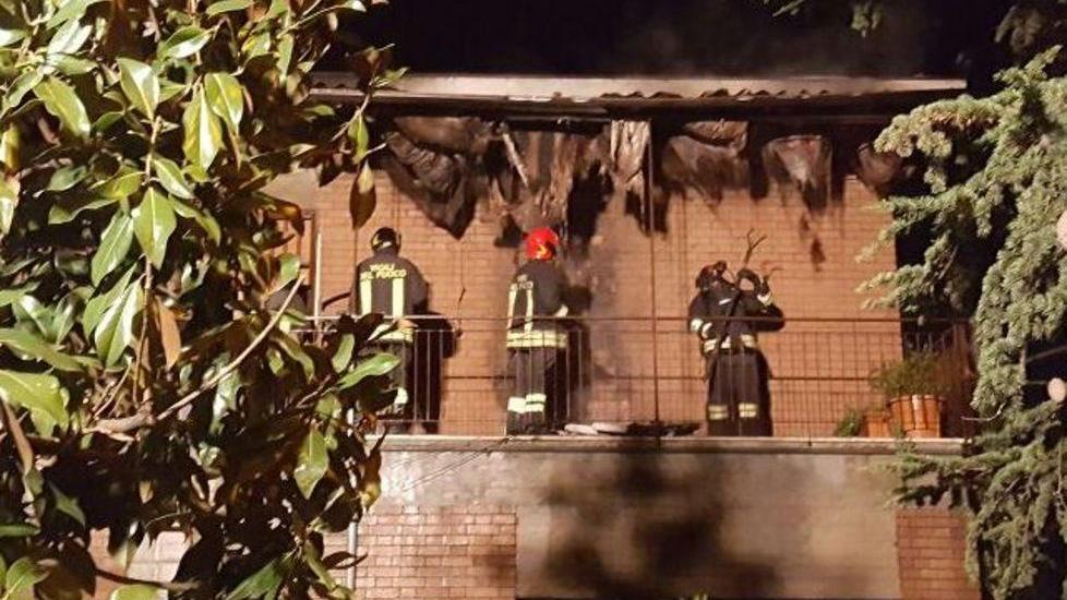Via Respighi, fiamme sulla terrazza
