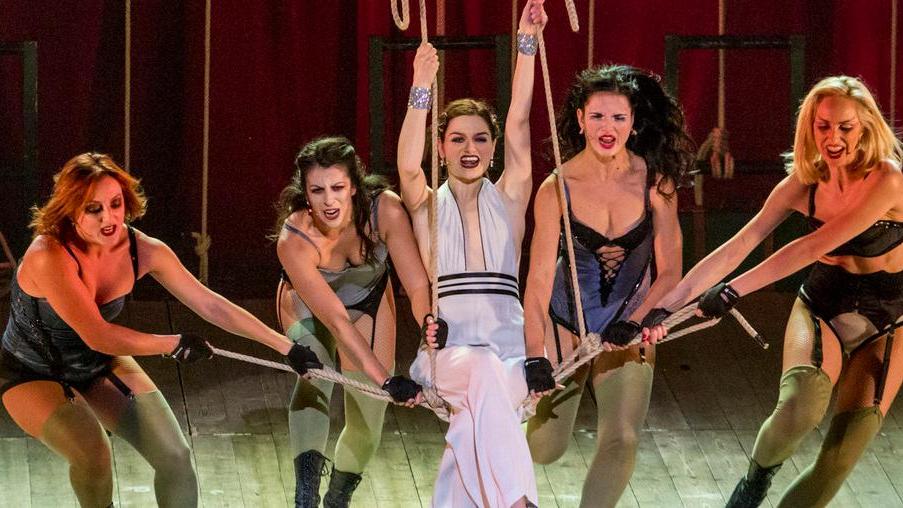“Cabaret”, una prima da applausi per la stagione di prosa