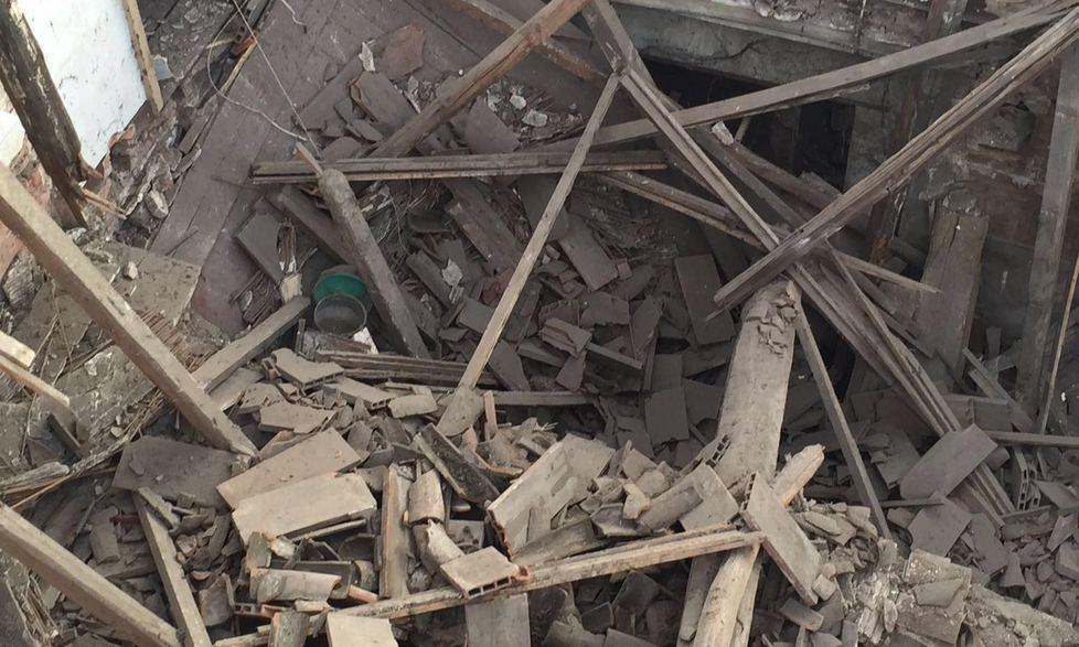 Cento, cede un tetto: altro crollo nell’area dell’ex stazione 