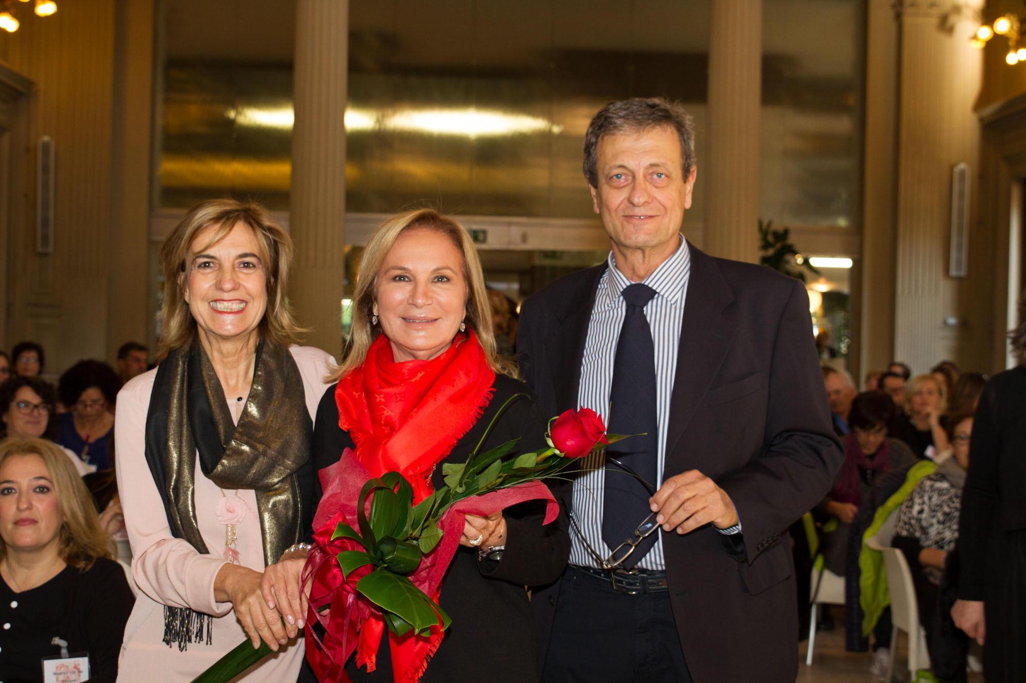 Omaggio floreale alla giornalista Rosanna Lambertucci (Foto Nucci)
