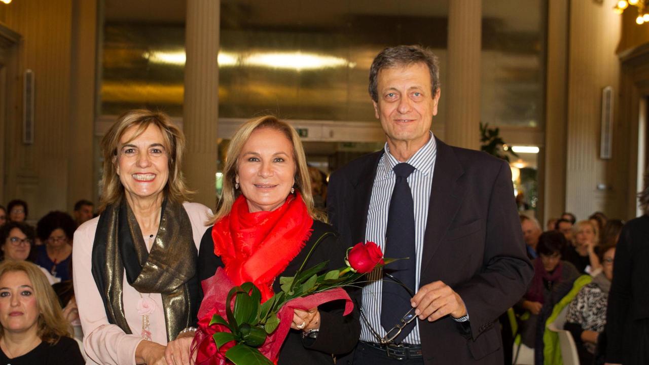 Omaggio floreale alla giornalista Rosanna Lambertucci (Foto Nucci)