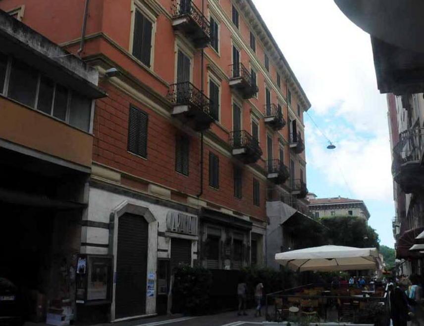 Pulizia e luci: le emergenze del centro storico di Carrara