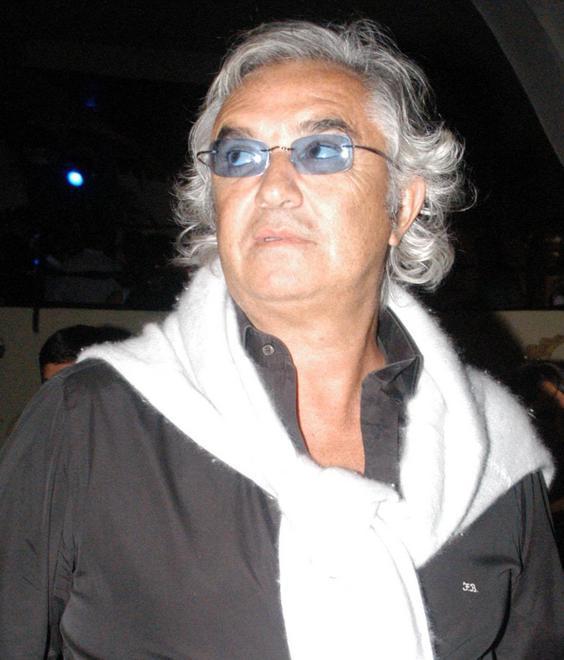 Flavio Briatore incontra i pastori a Bitti 