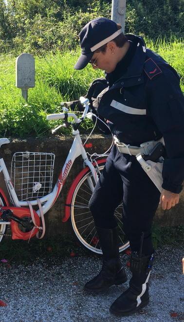 Coniugi in bici travolti da un’auto sulla ciclopista 