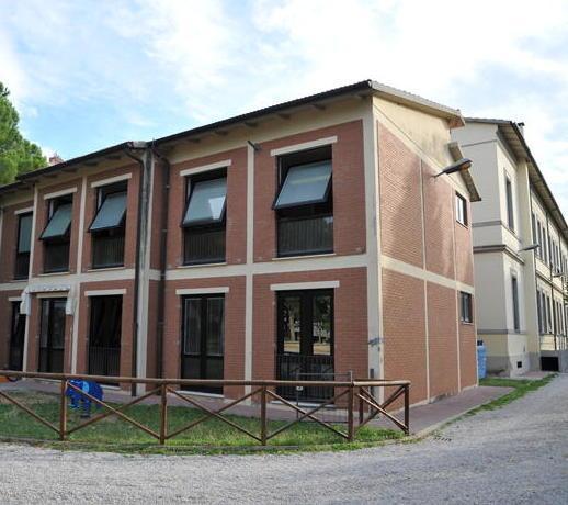 Tetto crollato in bagno lavori dentro la scuola 