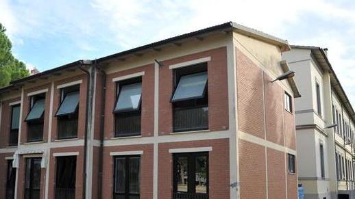 Tetto crollato in bagno lavori dentro la scuola