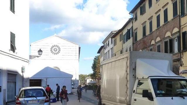 Residenti multati in centro parte l’attacco al Comune