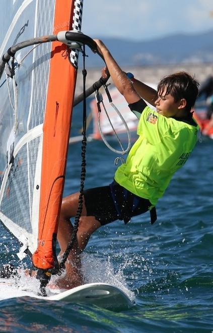Surfisti sardi a caccia del vento iridato 