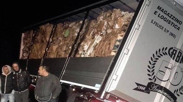 Tir nel fosso, i colleghi protestano
