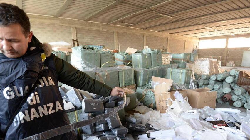Un blitz anti contraffazione della guardia di finanza
