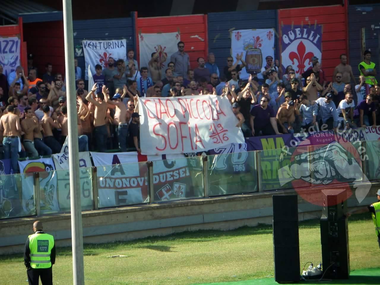 Morte della piccola Sofia, l'omaggio degli ultras della Fiorentina