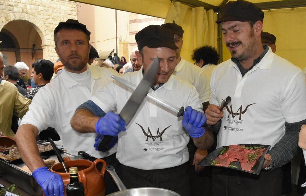 Macellai in piazza «Noi che tuteliamo le nostre carni doc» 