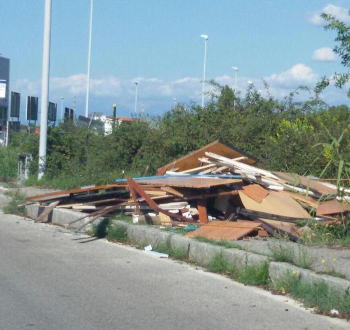 Butta via gli arredi del trasloco