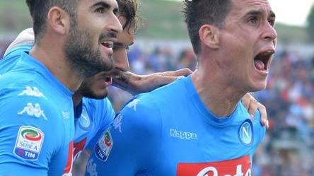 Follia Gabbiadini, ma il Napoli reagisce e in 10 piega il Crotone