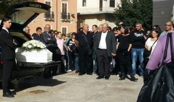 Addio alla piccola Sofia: «Ora aiutiamo i genitori» 