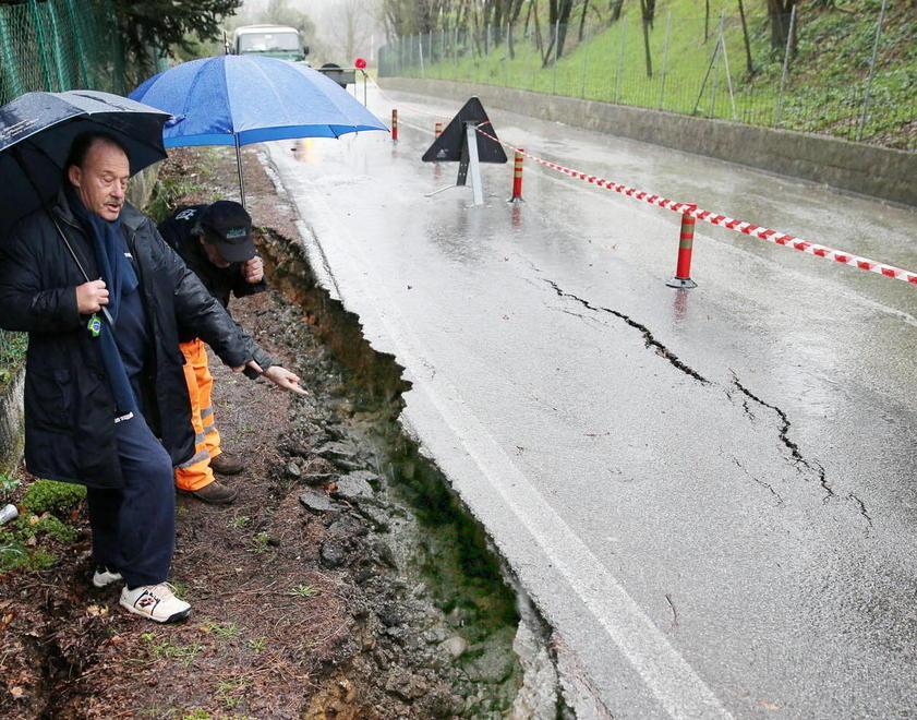 Lavori in via Falciano a due anni dalla frana 