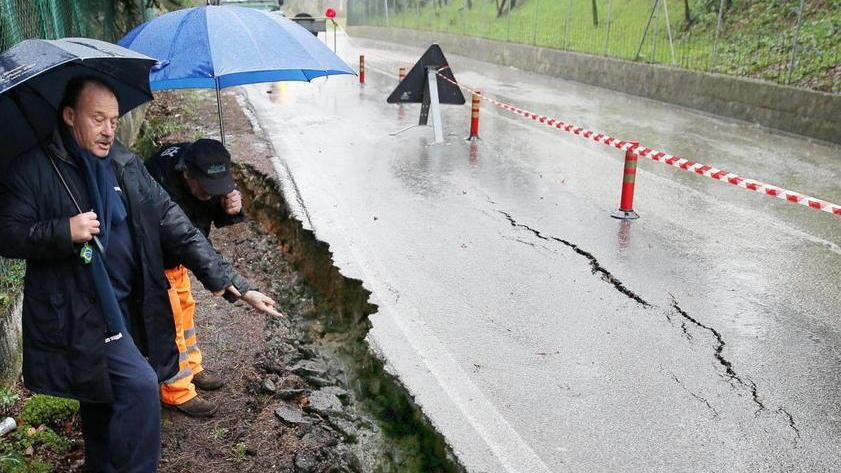 Lavori in via Falciano a due anni dalla frana