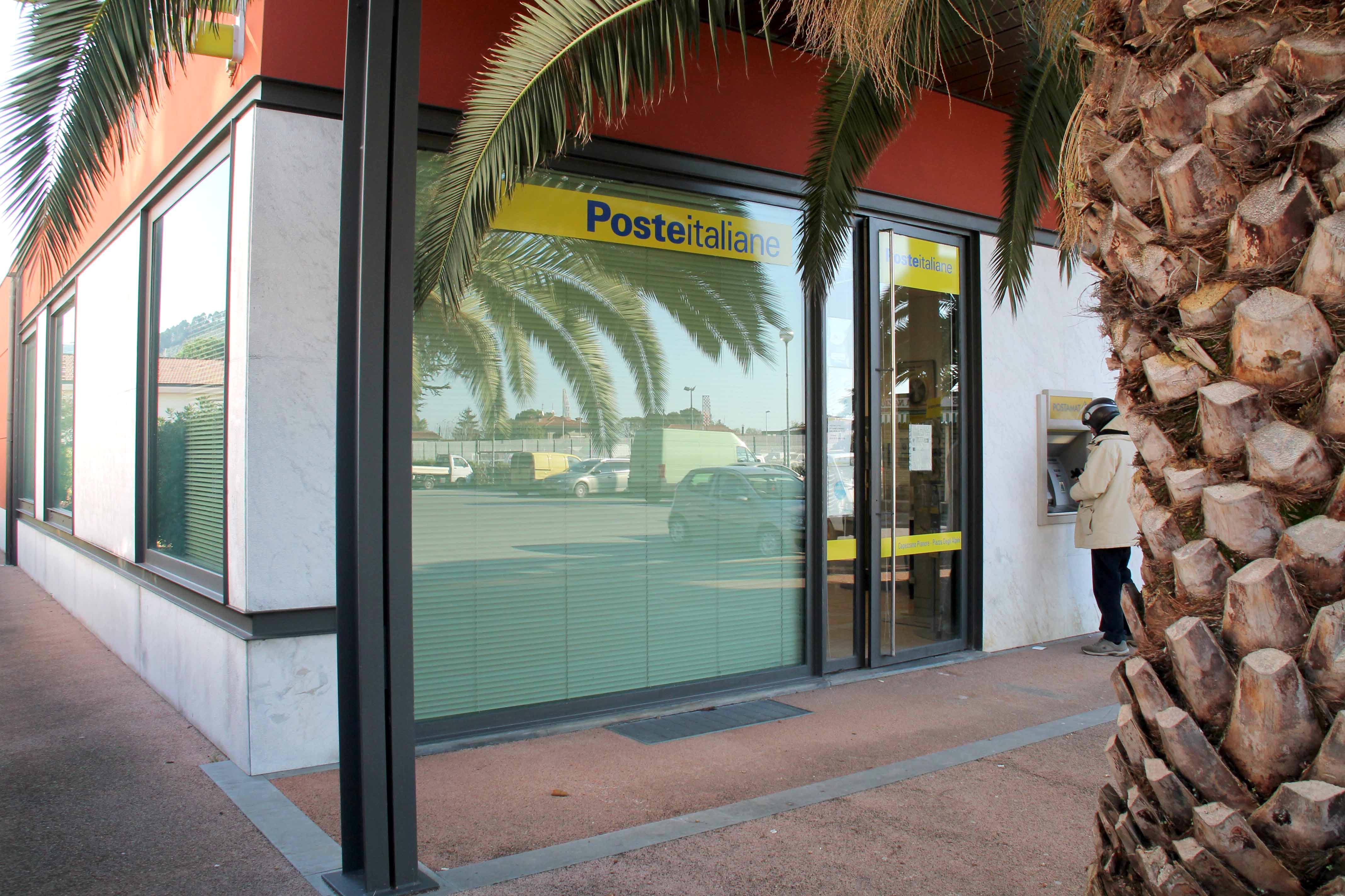 L'ufficio postale rapinato
