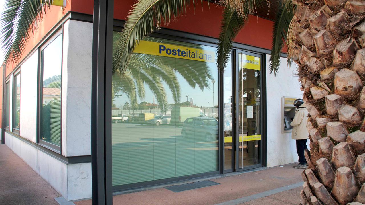 L'ufficio postale rapinato