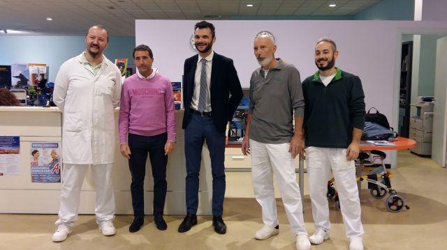 Nella foto i dipendenti/soci che hanno rilevato l’azienda:
Francesco Francalanci, Gianni Calenzo, al centro il sindaco Biffoni, Massimo Soldi, Gianluca Pastore

