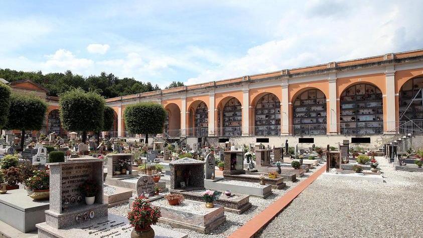 Cimitero di nuovo esaurito altri interventi d’urgenza