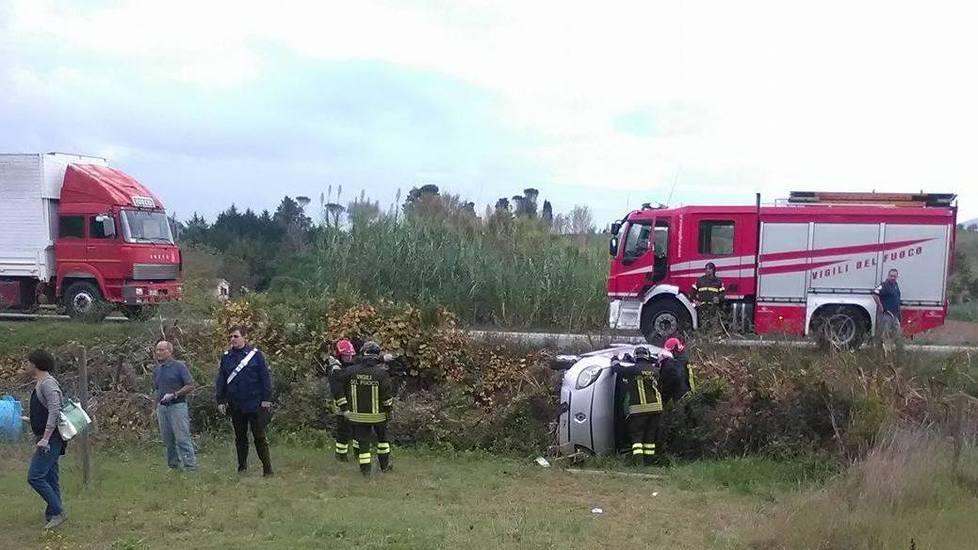 Auto fuori strada, ferita donna di Fauglia
