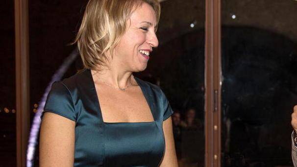 Festeggiano l’azienda con premi e assunzioni