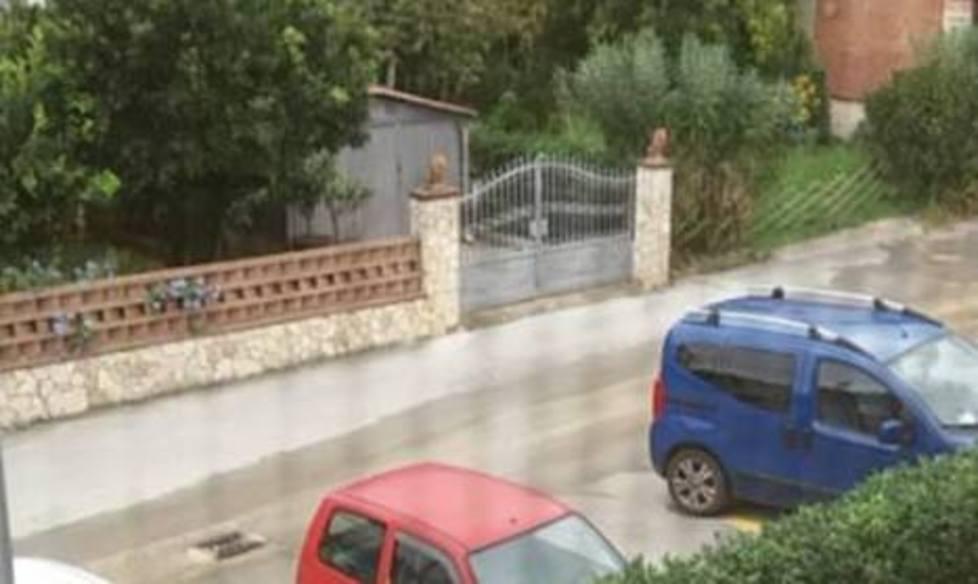 Un tubo rotto a Massarosa