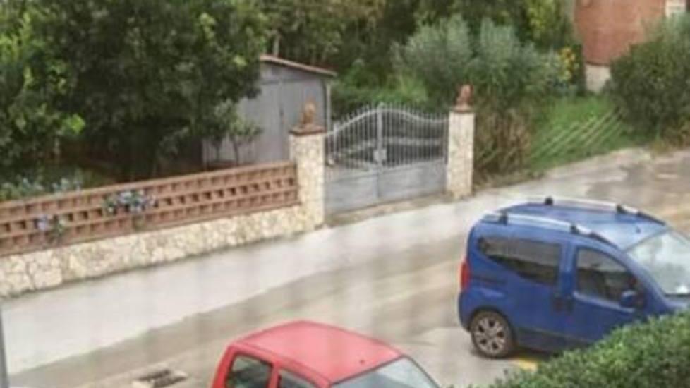Un tubo rotto a Massarosa