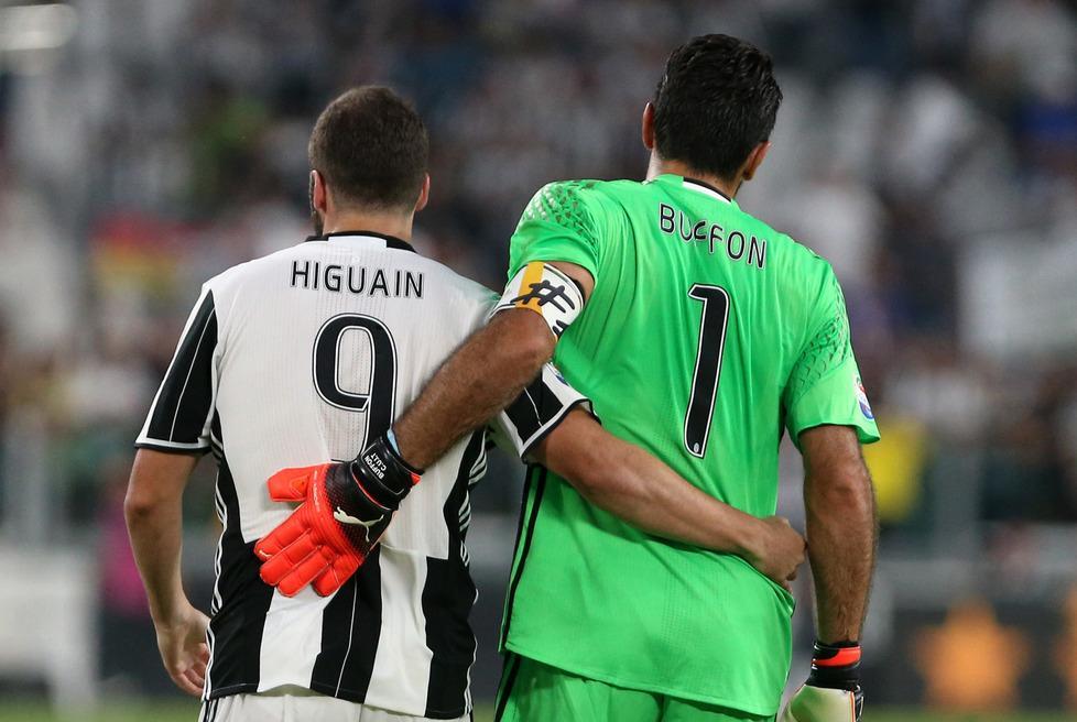 Tutti a caccia di Cristiano Ronaldo anche Buffon tra i 30 candidati