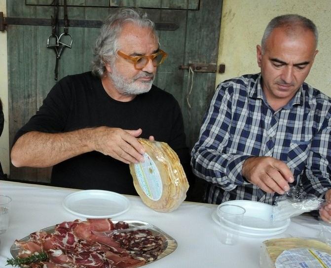 Briatore: l’isola in mano ai monopoli, dal latte ai trasporti 