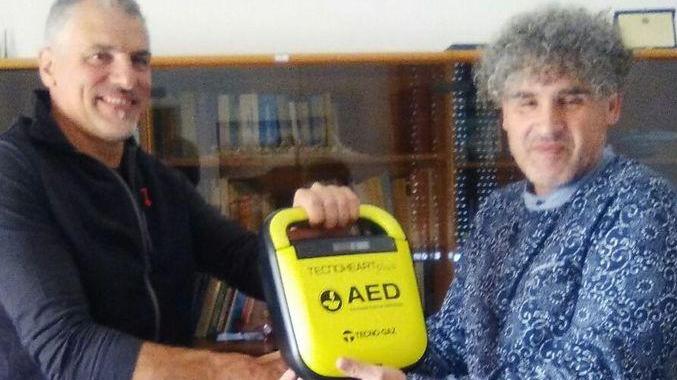 Il Comune dona un defibrillatore