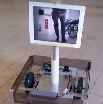 Un robot in aula per il compagno malato 