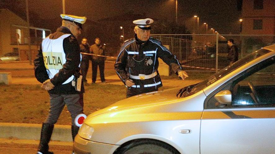 Due passanti scoprono e catturano un ladro