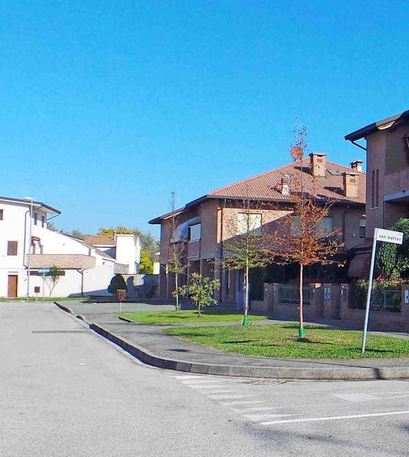 Aggredita da tre scippatori si difende e li fa scappare 