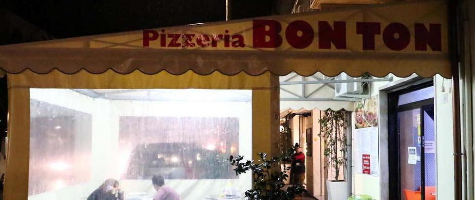 Minaccia ristoratore col coltello e ordina: «Una pizza e una birra» 