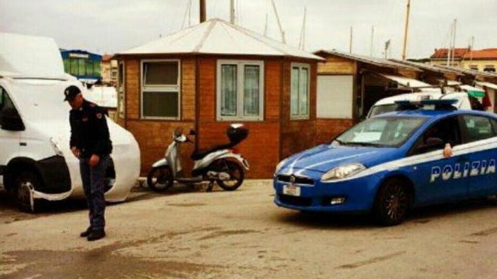 Lite con ferito a colpi di bottiglia in Darsena