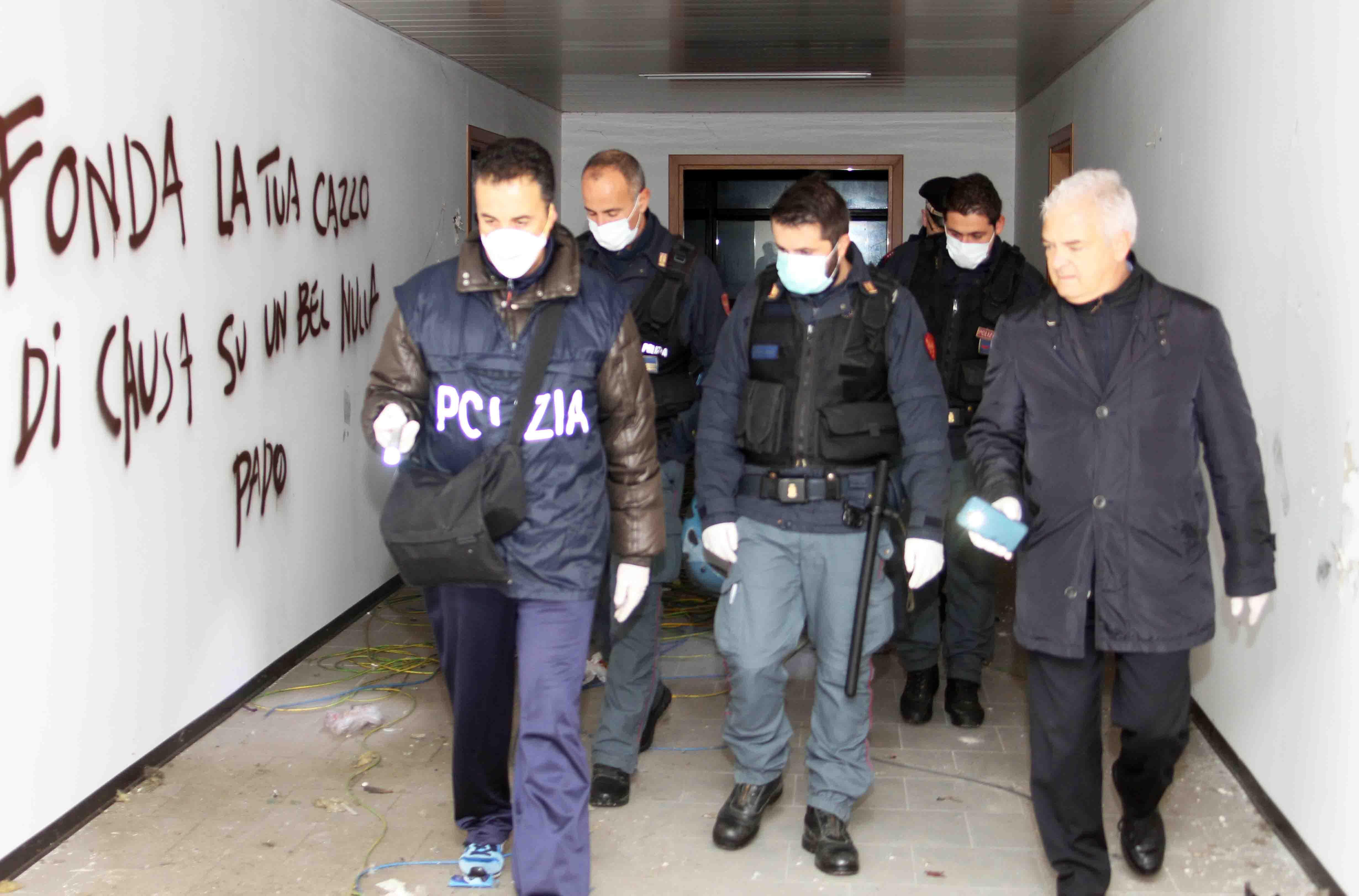 Il blitz allinterno del Palaspecchi