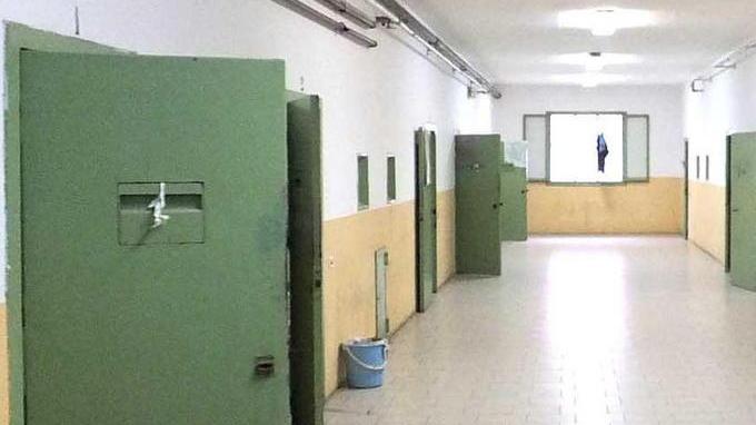 Violenza su minore l’artigiano resta in isolamento