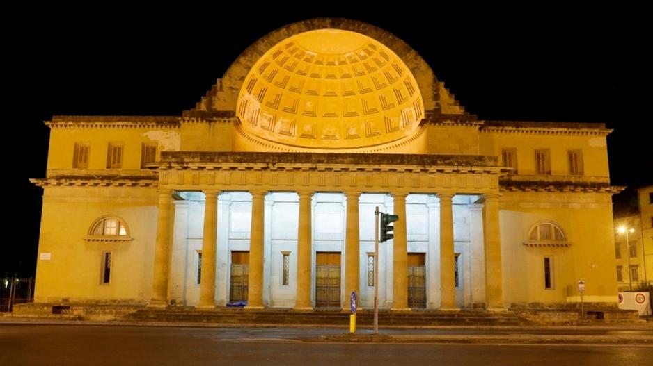 Col Tirreno c'è Livorno di notte, la città da scoprire in 24 foto