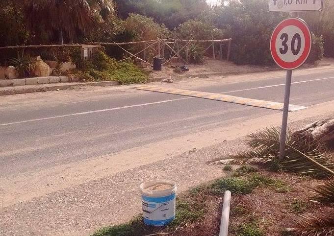 Cartelli stradali a difesa dei gatti della colonia