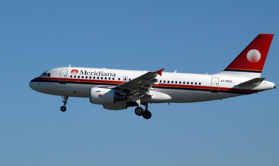 Alla lotteria vince biglietti aerei per 4mila euro e li dona