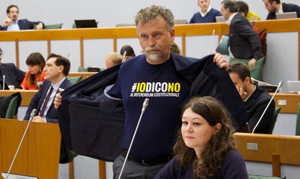 Sassi (M5S) espulso per una t-shirt 