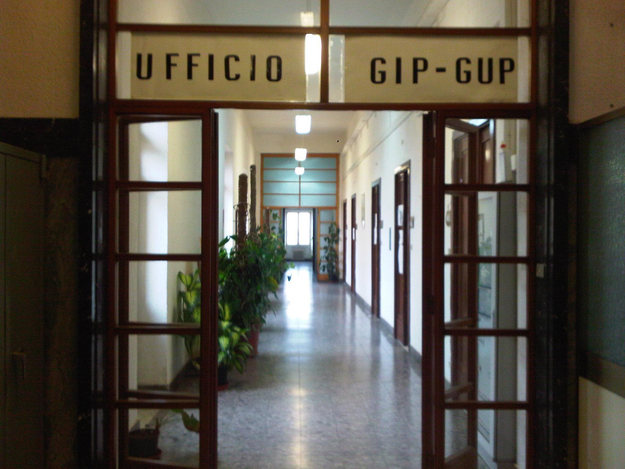 Sassari, pagò per incendiare l’auto della sua ex: condannato a 16 mesi 