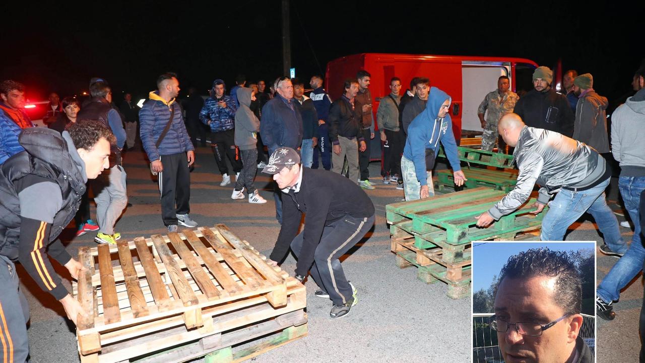 Le barricate contro i profughi fatte a Gorino e, nel riquadro, il sindaco di Volterra, Marco Buselli